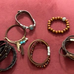 Lot of 7 brown bracelets. Leather and beaded.
